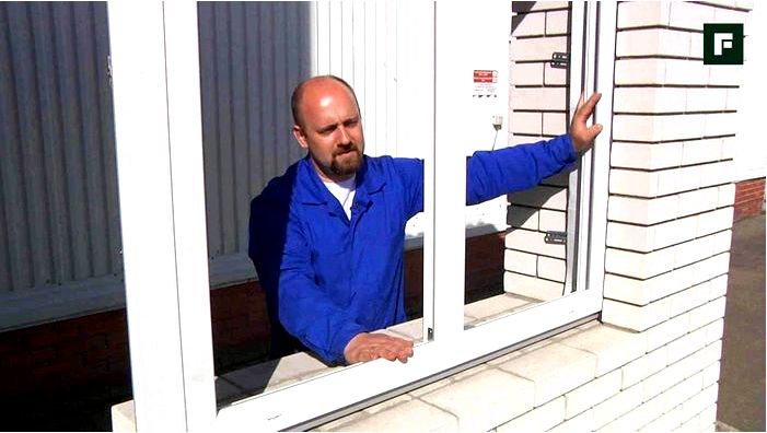 Промежуточный ремонт коттеджа: меняем окна и ворота правильно