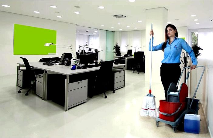 Клининговая компания или уборщица на полставки - кого выбрать для уборки офиса?